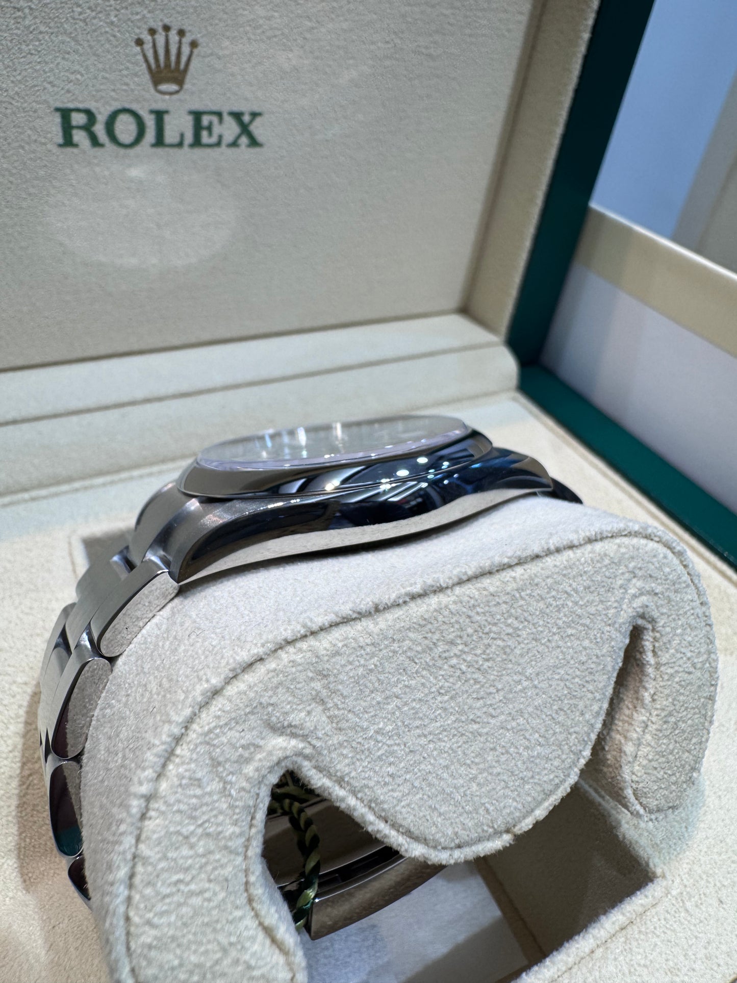 Rolex Oyster - 124300 Green dial