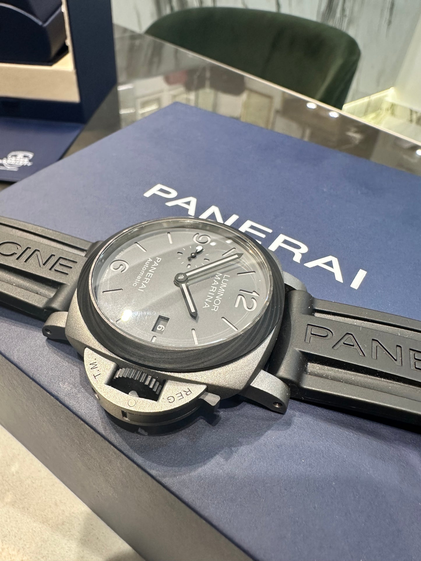 Panerai Luminor - carbotech