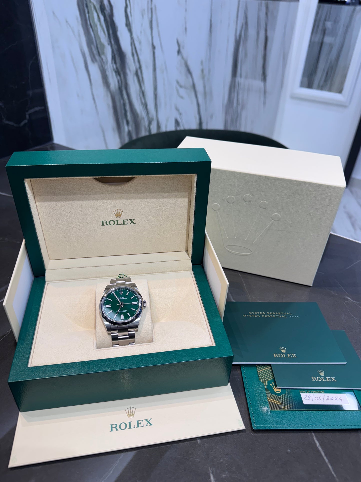 Rolex Oyster - 124300 Green dial